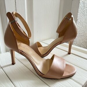 Nine West  Ankle Strap Sandal beige size 8